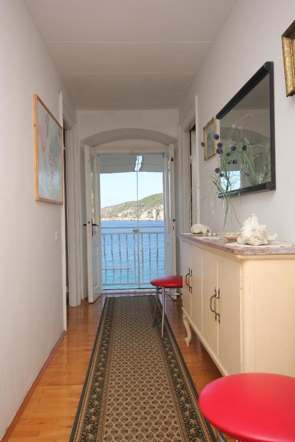 Apartments And Rooms By The Sea Komiza, Vis - 2431 エクステリア 写真