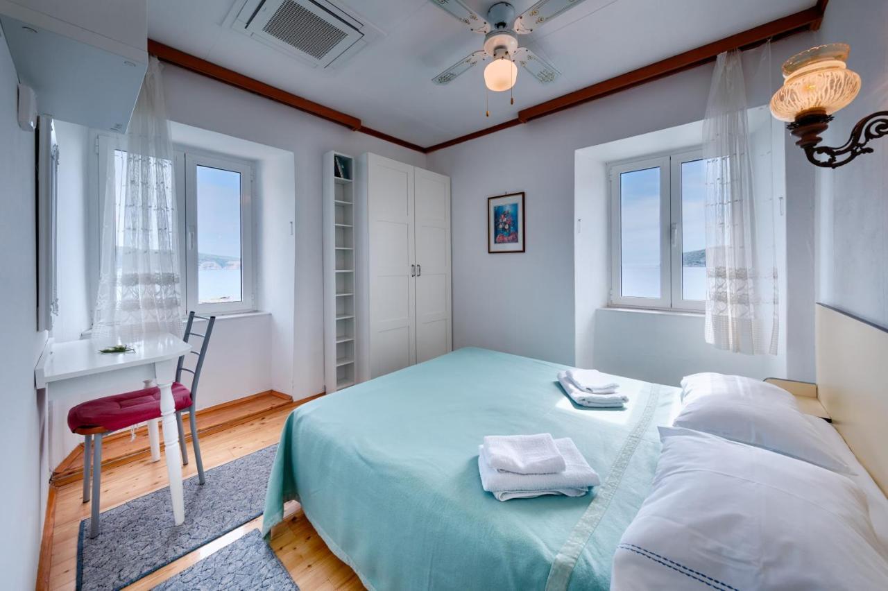 Apartments And Rooms By The Sea Komiza, Vis - 2431 エクステリア 写真