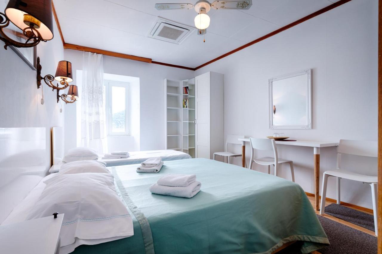 Apartments And Rooms By The Sea Komiza, Vis - 2431 エクステリア 写真