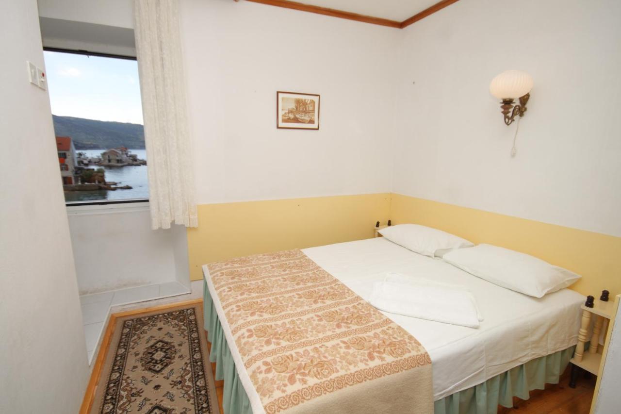 Apartments And Rooms By The Sea Komiza, Vis - 2431 エクステリア 写真