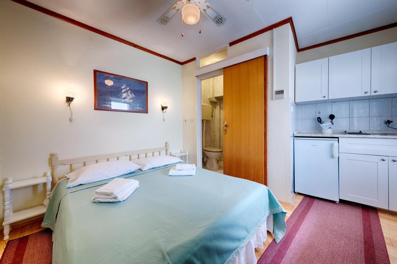 Apartments And Rooms By The Sea Komiza, Vis - 2431 エクステリア 写真